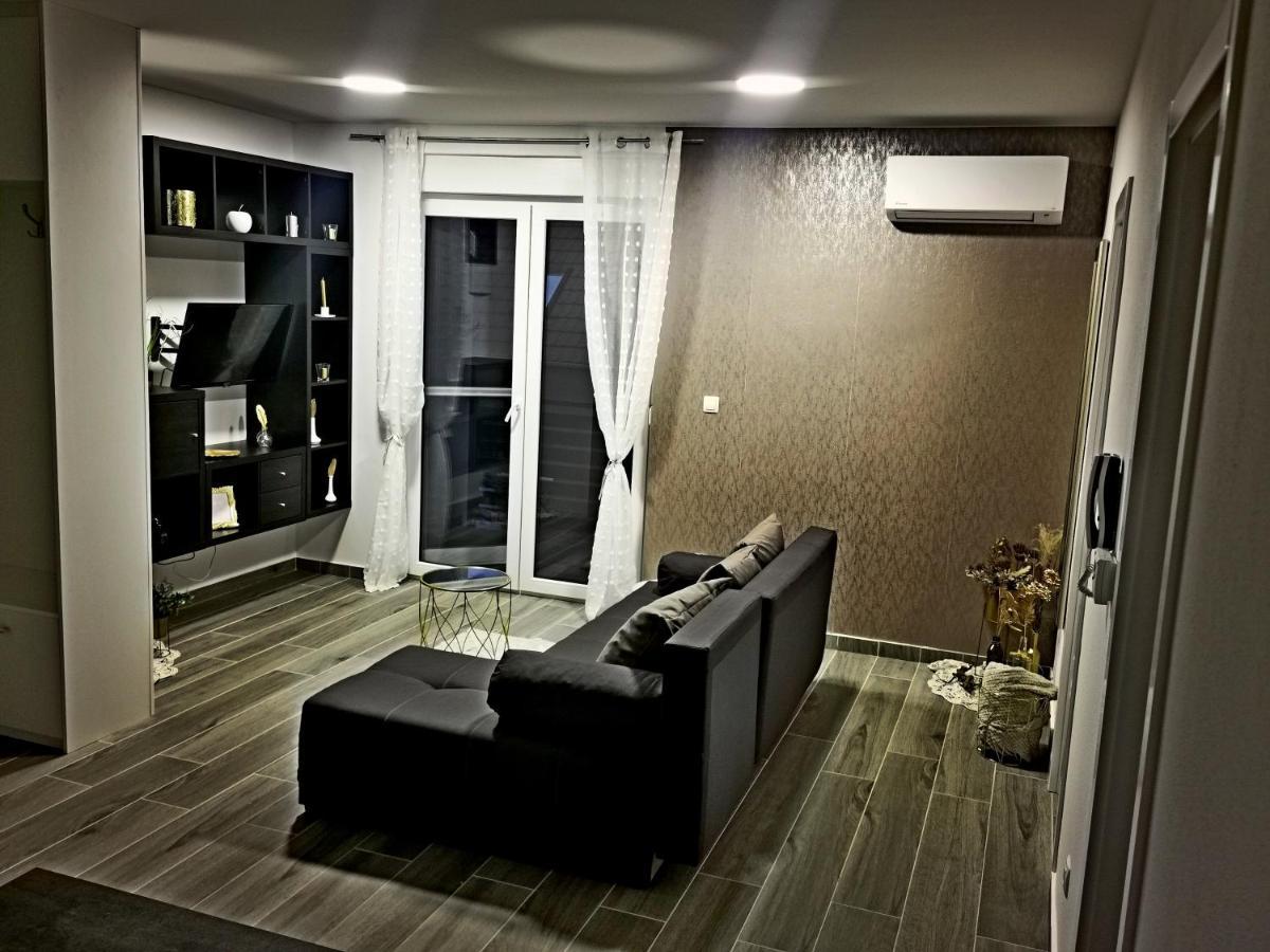 Golden - Self Check In Apartment Osijek Exterior photo